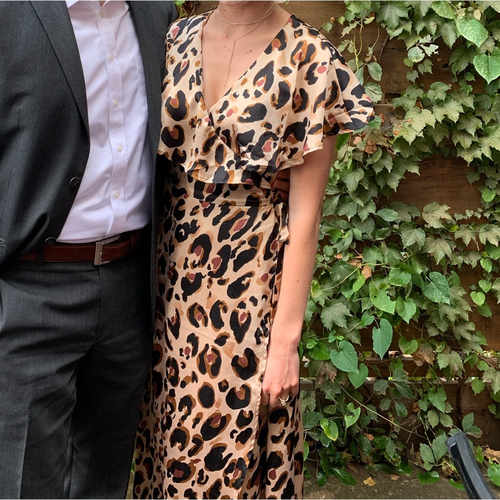 Beautiful Preowned wrap dress size SMALL cheetah print lined bottom FAVLUX
